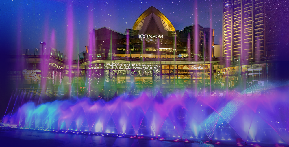 ICONIC多媒体灯光水影表演每天在暹罗天地
